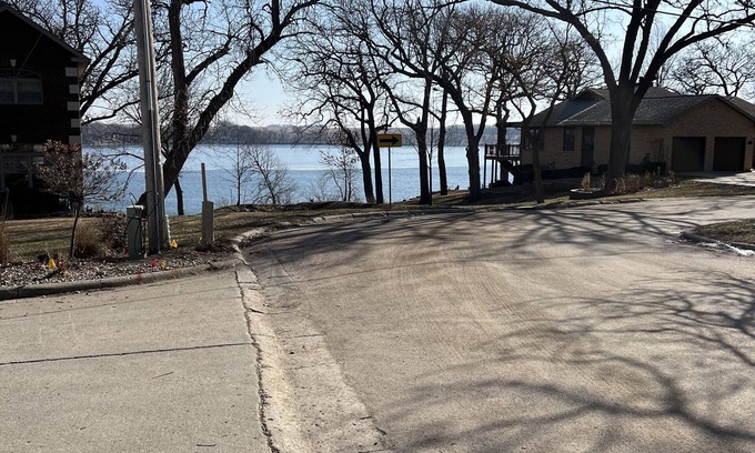 Spirit Lake House | Welcoming 5-Bedroom House with Dock Access and Pool