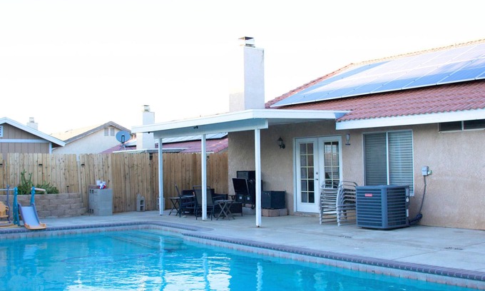 Victorville House | Spacious 5-bedroom house in lovely Victorville with Pool and AC