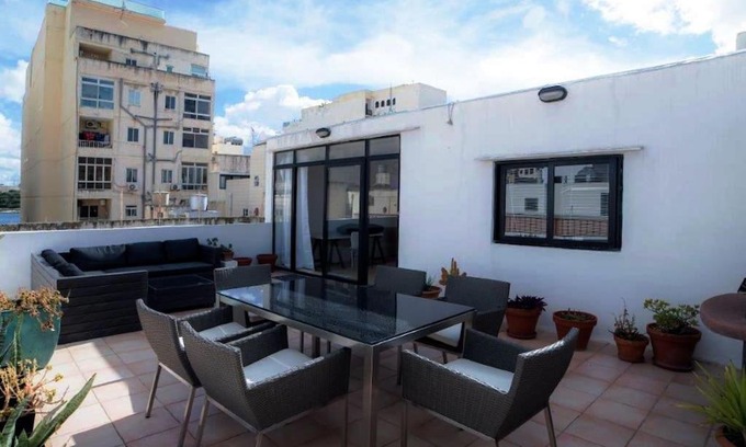 Sliema Villa | Spacious 5-Bedroom House with Ocean View and BBQ Terrace