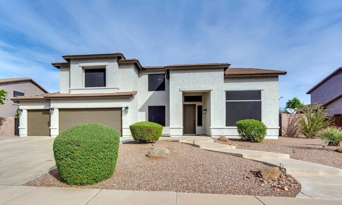 Crossings At Crossroads House | Exquisite 5 BR Retreat with Pool & Hot Tub - Rated 10/10