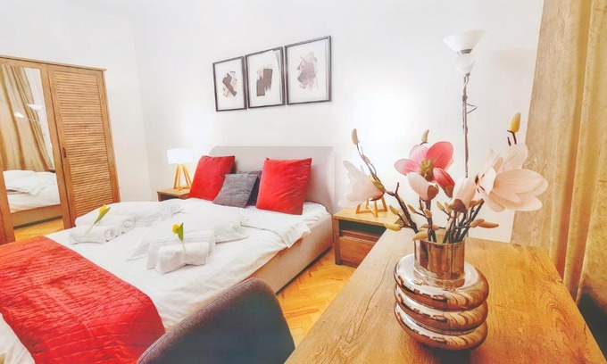 Cluj-Napoca Apartment | Elegant 5-Star Hotel in Historic Center with Free Parking