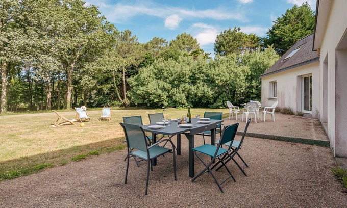Crach Villa | Villa Crac'h: Family-Friendly Retreat with Spa and Kitchen