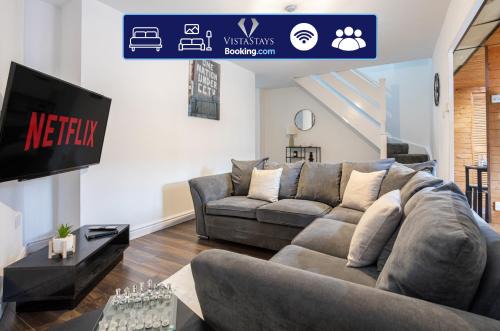 Belle Vue House | Modern 5 Bedroom House with Parking & Family-Friendly Amenities