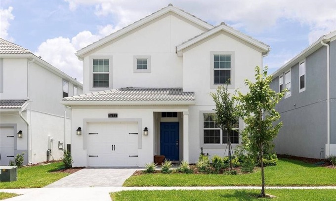 Davenport House | Inviting 5-Bed Home with Pool and Game Room Retreat
