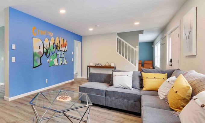 Tobyhanna House | Inviting 5BR Home Near Camelback with Pool & Lake View