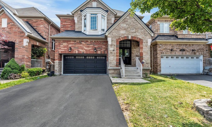 Halton Regional Municipality House | Spacious 5BR Home | Sleeps 14 | Family Gateway