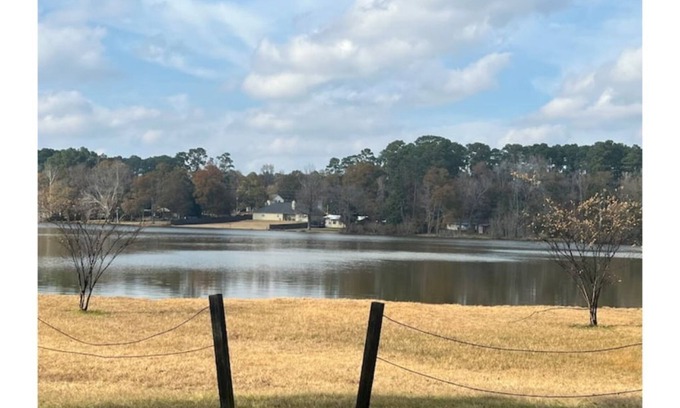 Montgomery House | Family-Friendly 5BR Retreat Steps from Lake Conroe