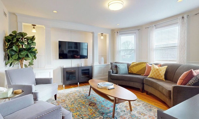 North Cambridge Apartment | Ideal 4/5 Bed Retreat Near MIT, Harvard & Tufts