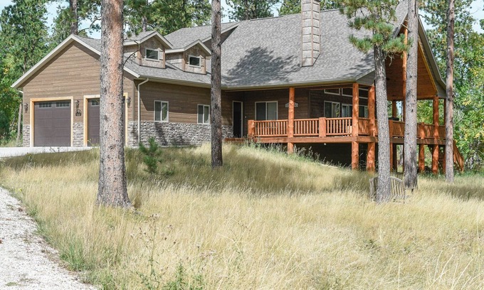 Deadwood Cabin | Premier 5BR Retreat with Hot Tub & Deck Near Deadwood