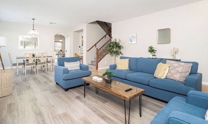 Gilbert House | Spacious 6-bedroom 3 Bathroom Entire House in charming Gilbert Sleeps 12