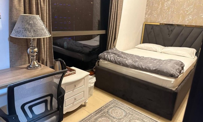 Dubai Marina Apartment | Spacious 6-bedroom apartment in lovely Dubai with fitness room, WiFi