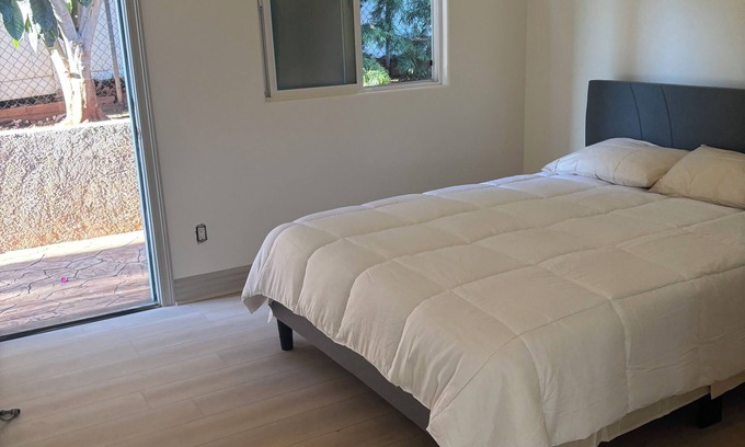 Vista House | Spacious 6-bedroom estate in gorgeous Vista with AC