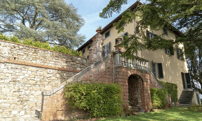San Gennaro Villa | Beautiful 6 Bedroom Tuscan Villa with Ocean Views