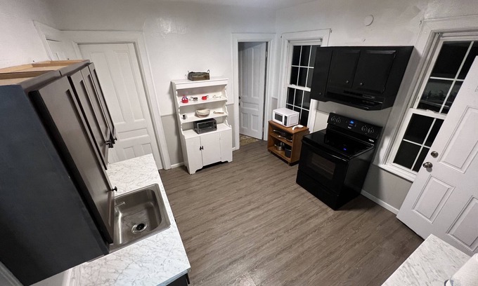 Geneva House | Charming 6BD Colonial House in Downtown Geneva – Guest Rated 9.6