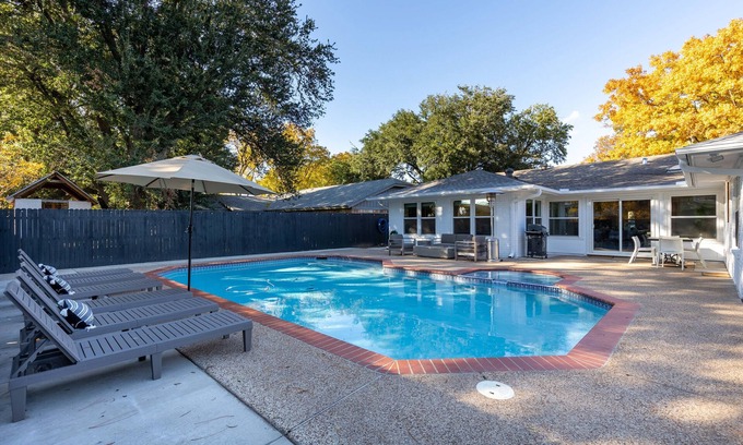 Ederville House | Pet-Friendly 6BR Near AT&T Stadium with Heated Pool