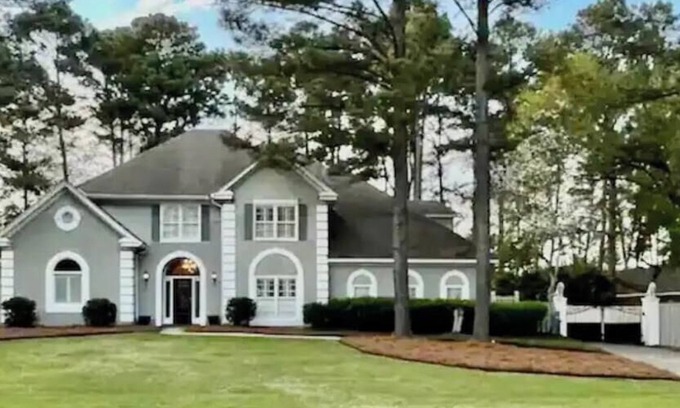 Gunter Afs House | Spacious 6BR Gated Home in a Prominent Golf Community- Sleeps 12