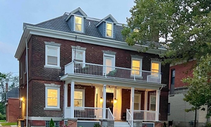Downtown Niagara Falls House | Modern 7-Bedroom House Just Steps from Niagara Falls