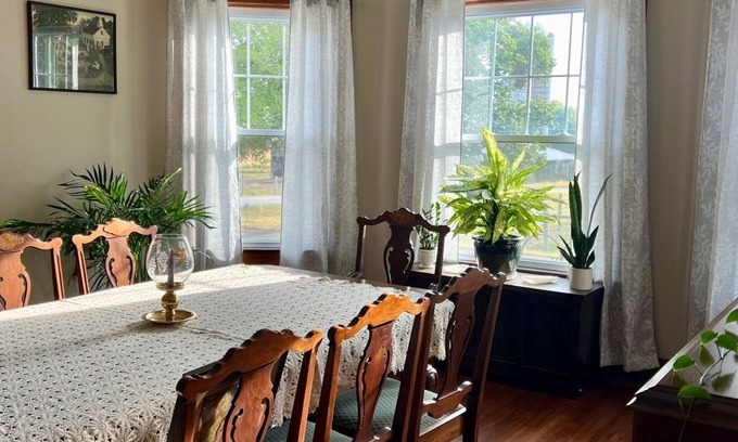 New Haven Other | Spacious 7-bedroom Farmhouse in New Haven - On Bourbon Trail!