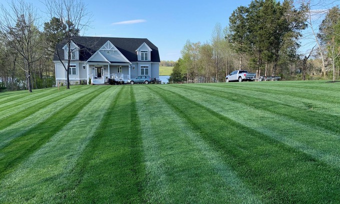 Livingston House | Spacious 7-bedroom house located on Lake Anna perfect for large gatherings