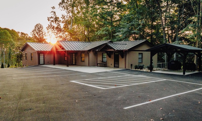 Albany Cabin | Spacious 7-bedroom cabin near Lake Cumberland