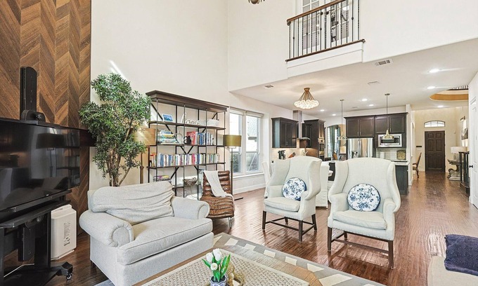 Valley Ranch House | Spacious 7 beds house with fire pit, home theater, fitness room
