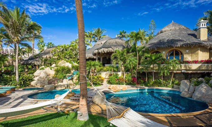 Cabo San Lucas Villa | Elegant 7 BR Beachfront Villa Las Rocas with Pool & Jacuzzi