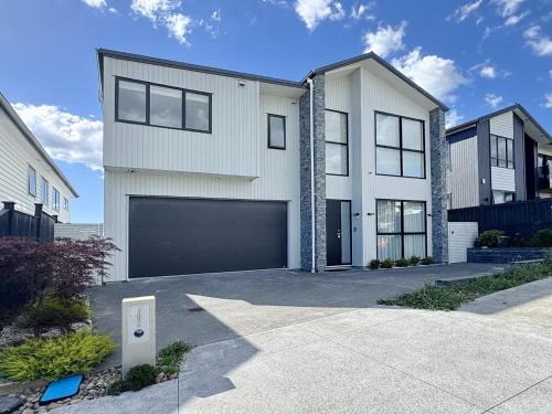 Flat Bush House | Spacious 7 BRs 4 BHs house on Longhorn, Flat Bush