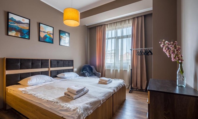 Avlabari Apartment | Elegant Apartment Steps from City Center – Rated 9/10
