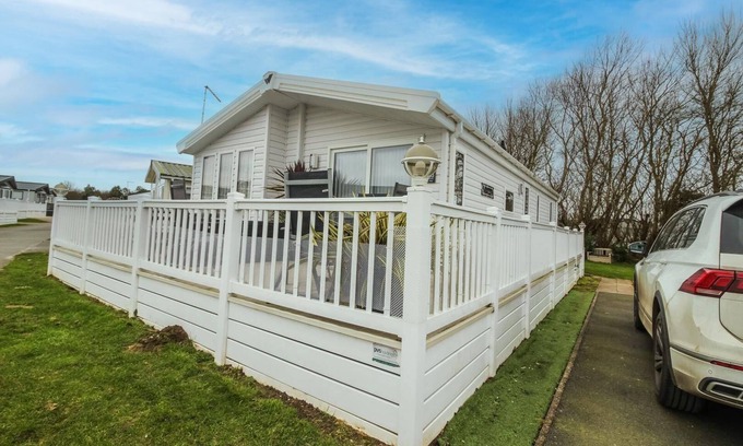 Hopton Cabin | Outstanding 8 Berth Lodge at Broadland Sands, Suffolk