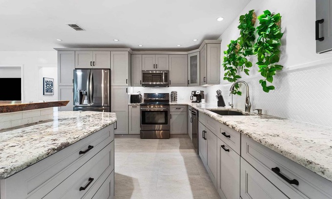 Davie Cottage | Inviting 8BR Retreat with Pool and Game Options for Families