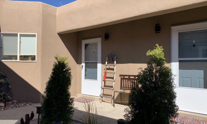 Southside Apartment | Pet-Friendly 2BR Retreat with Yard & Top Guest Rating
