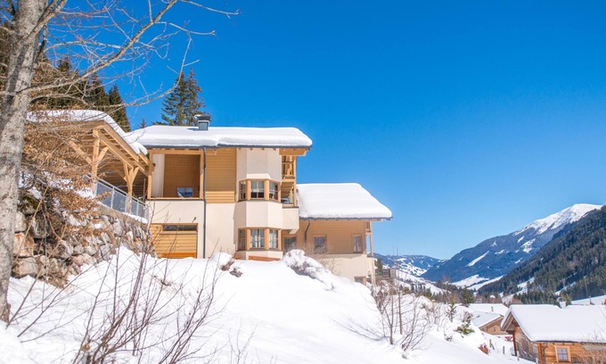 Hinterglemm Ski Chalet | Inviting Apartment with Scenic Views and Relaxing Sauna