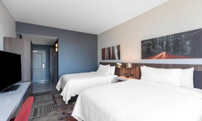 Emeryville Hotel | Bay View Retreat: Pet-Friendly with Parking & Kitchen Options
