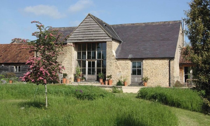 Lullington House | Spacious and beautifully converted 18th century stone barn. Pet-friendly!