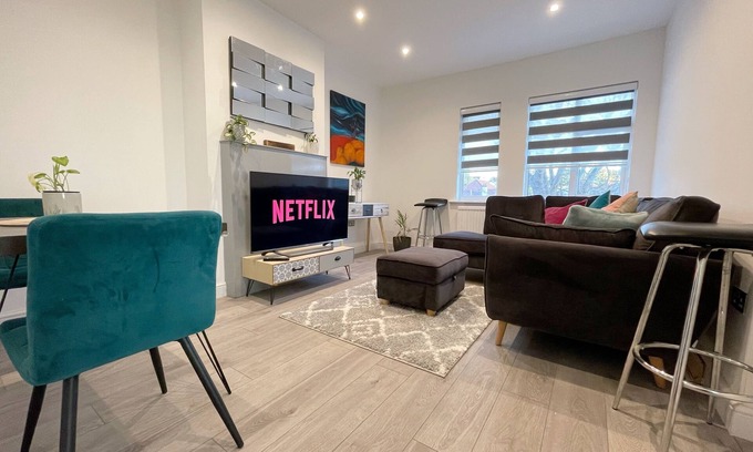 Roxeth Apartment | Bright One Bedroom Apartment with Pet-Friendly Amenities