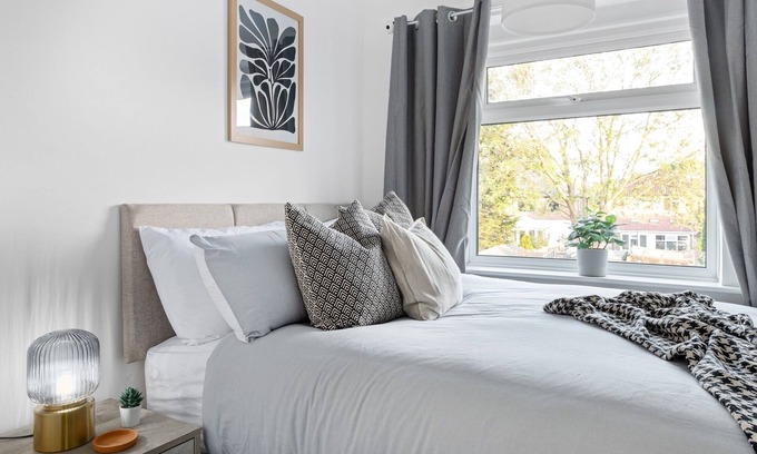 Chilwell House | Spacious and Bright Home | Perfect for Contractors