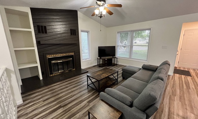 Coralville House | Bright 3 Bedroom Townhome with Family and Pet-Friendly Perks