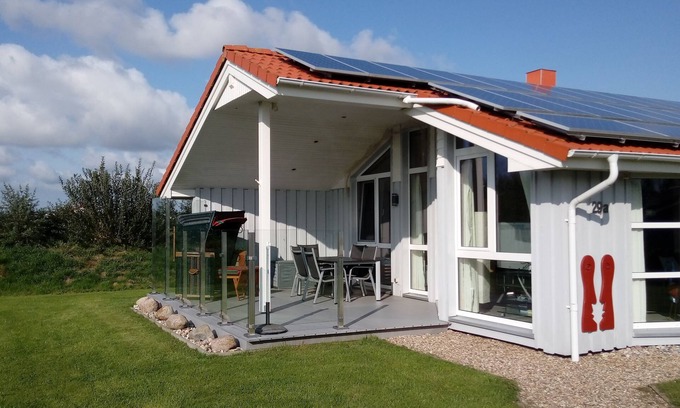 Wesselburenerkoog House | Cozy Holiday Home with Sauna, Pool & Ocean Views
