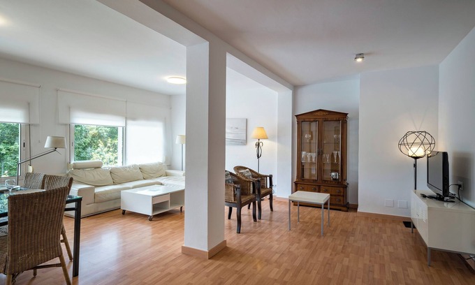 el Fort Pienc Apartment | Center-Stage Apartment with Spa and Family-Friendly Amenities