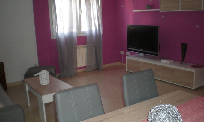 Manzanares Apartment | Central Apartment with Spa and Kitchen Near Las Lagunas