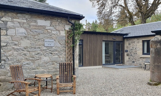 Pitlochry Cottage | Top-Rated Retreat in Scenic Pitlochry Awaits You!