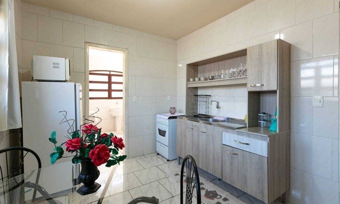 Santa Rita House | Cozy Top Floor House Near Attractions, Pet and Child Friendly