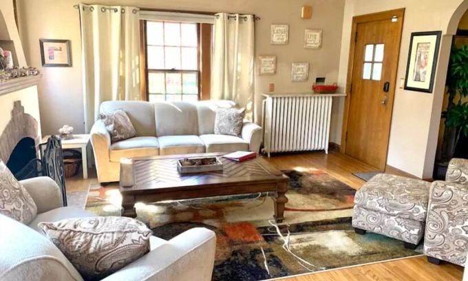 Robbinsdale House | Cozy Retreat near Victory Memorial Parkway with Pool Access
