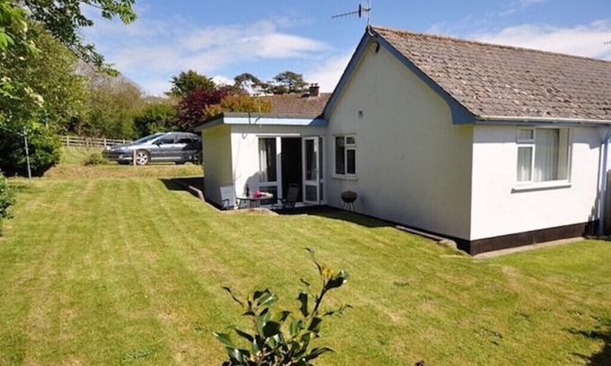 Croyde Cottage | Cozy One Bed Annexe with Ocean View & Breakfast Included