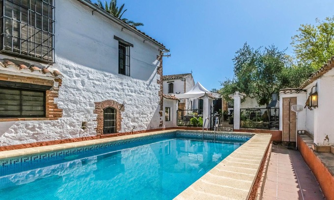 Fuente Obejuna House | Spacious and cozy vacation home for 18 people with pool and barbecue in Fuente Obejuna, Córdoba.