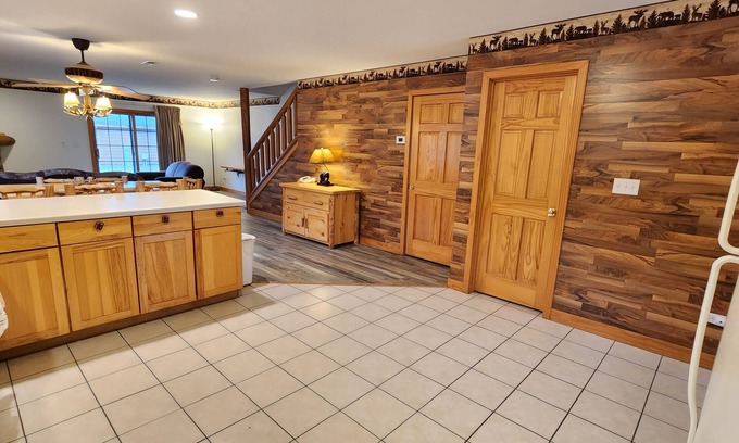 Oglesby Cabin | Cozy Villa Steps from Starved Rock with Spa & Breakfast