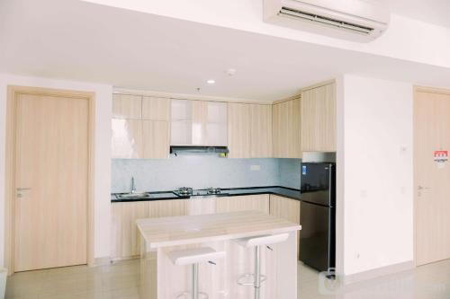 Tangerang Apartment | Elegant 2BR Apartment with Private Lift at Hillcrest House