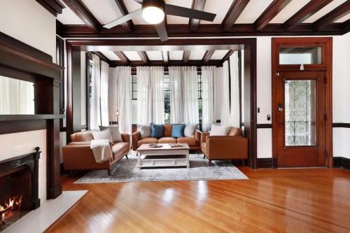 Mid-City House | Spacious and Elegant Family Home in Mid-City