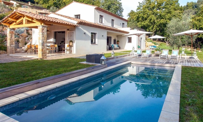 Chateauneuf-Grasse Villa | Modern 4 Bedroom Escape with Private Pool & Breakfast