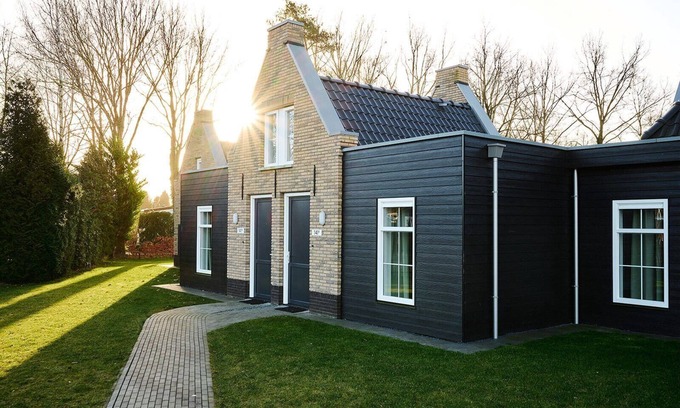 Voorthuizen House | Spacious Holiday Villa with Ocean View for 12 Guests
